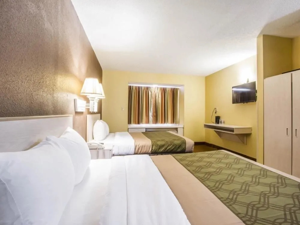 Econo Lodge Tillmans Corner
