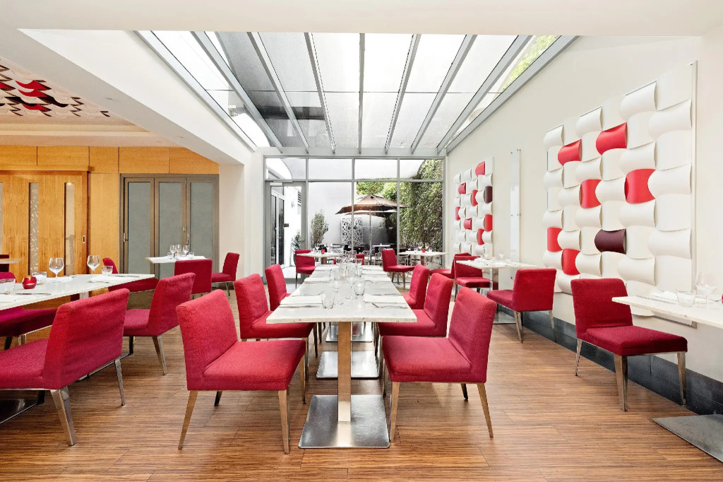 Mantra Charles Hotel