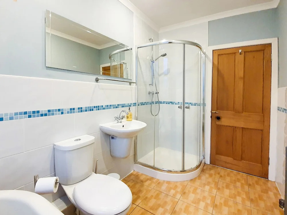 Linburn House Apartment