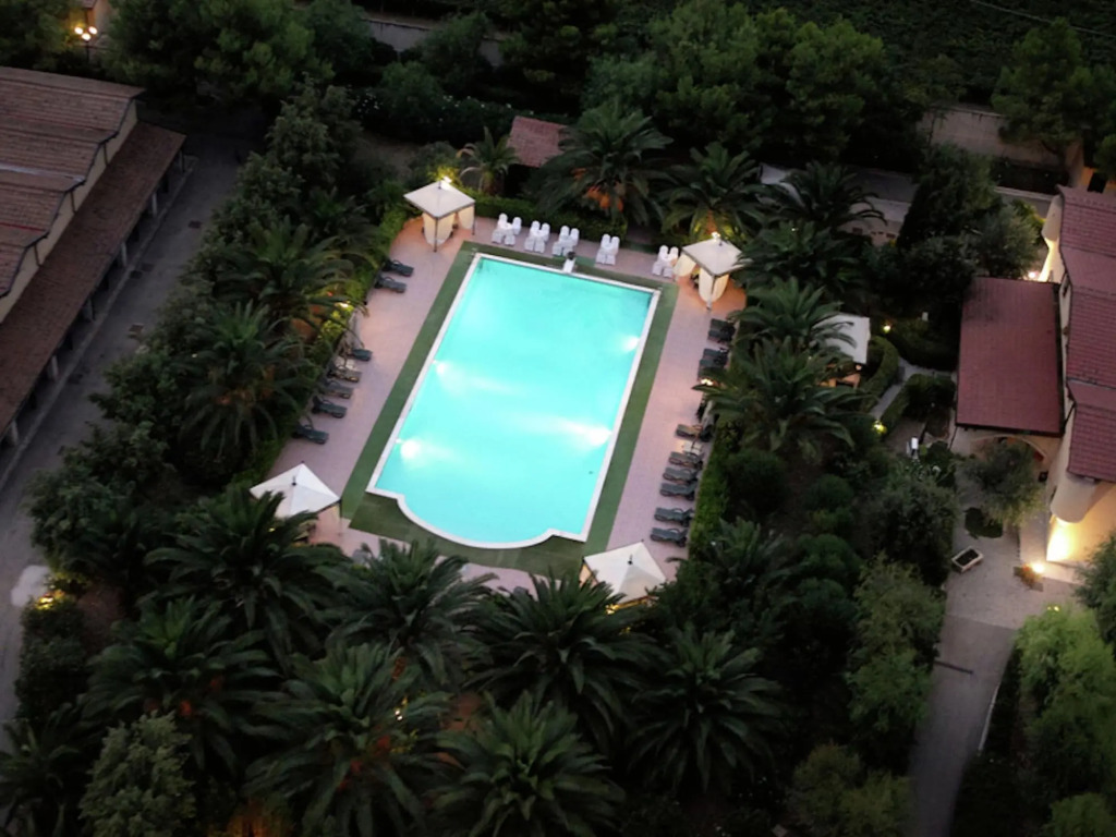 Fabulous Holiday Home in Trinitapoli with Swimming Pool