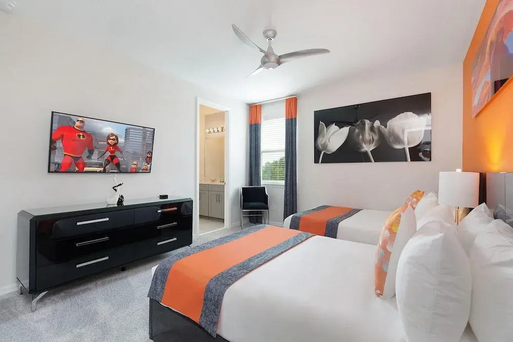 Sr010v: 9 Bed, Dinosaurs, Minions, Pool by Villatel