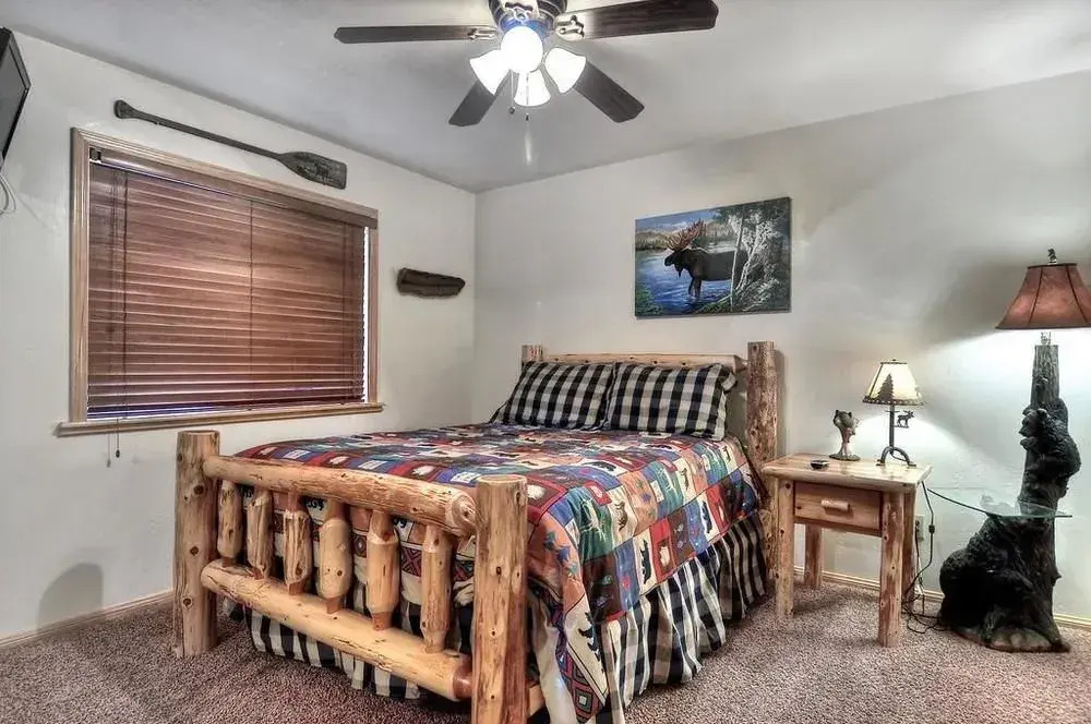 No. 21 Tamarack Lodge Cabin