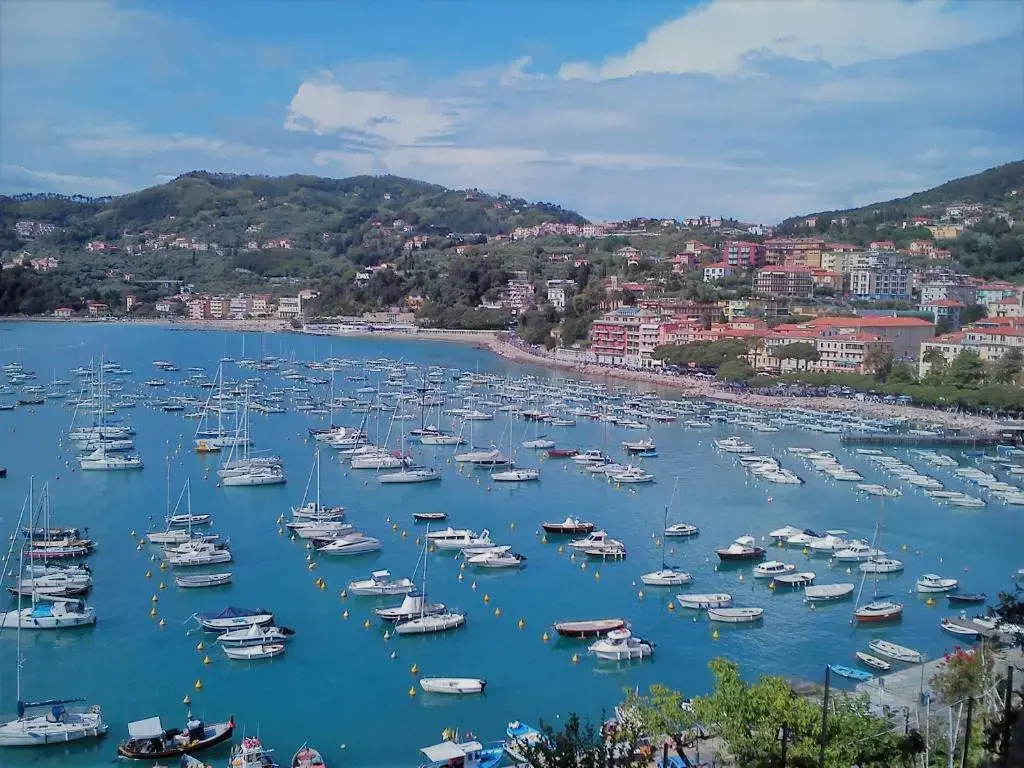 Aurora: Beach-5 Terre-trekking-excursions-relax