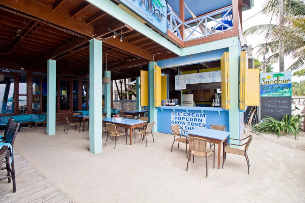 Sandbar Beachfront Hotel & Hostel Restaurant