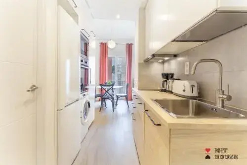 Mit House Universidad En Madrid