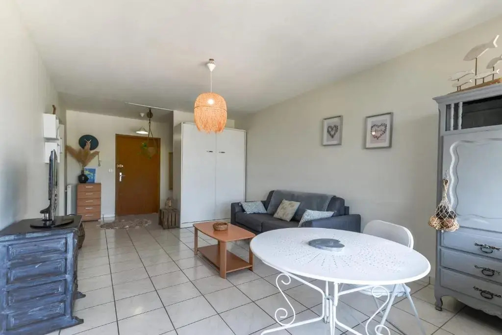 Nice studio with stunning views of the mountains near the lake