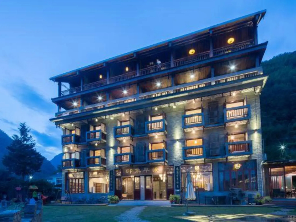 Early Impression Hotel