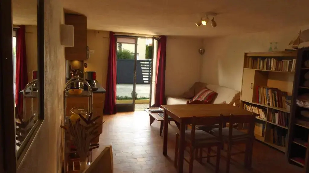 Les Pucines T2 bas de villa