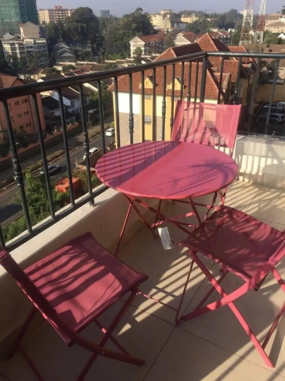 Huku Qwetu C5 City Breeze Apartment