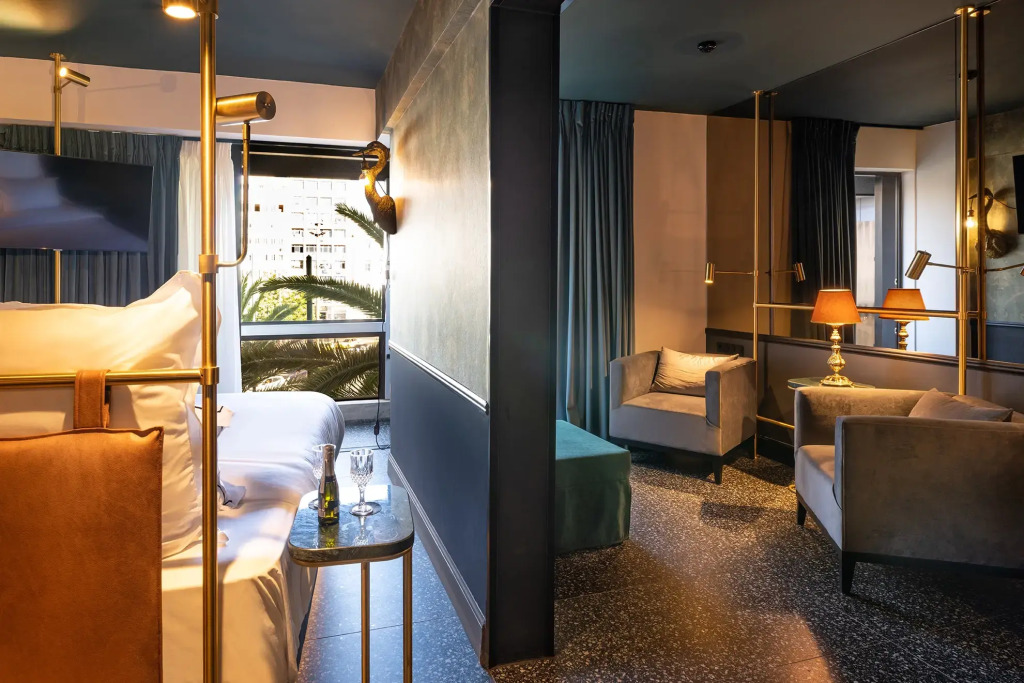 Отель Skylark, Athens