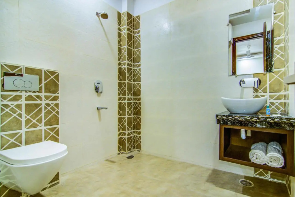 FabHotel Nayyar Inn II