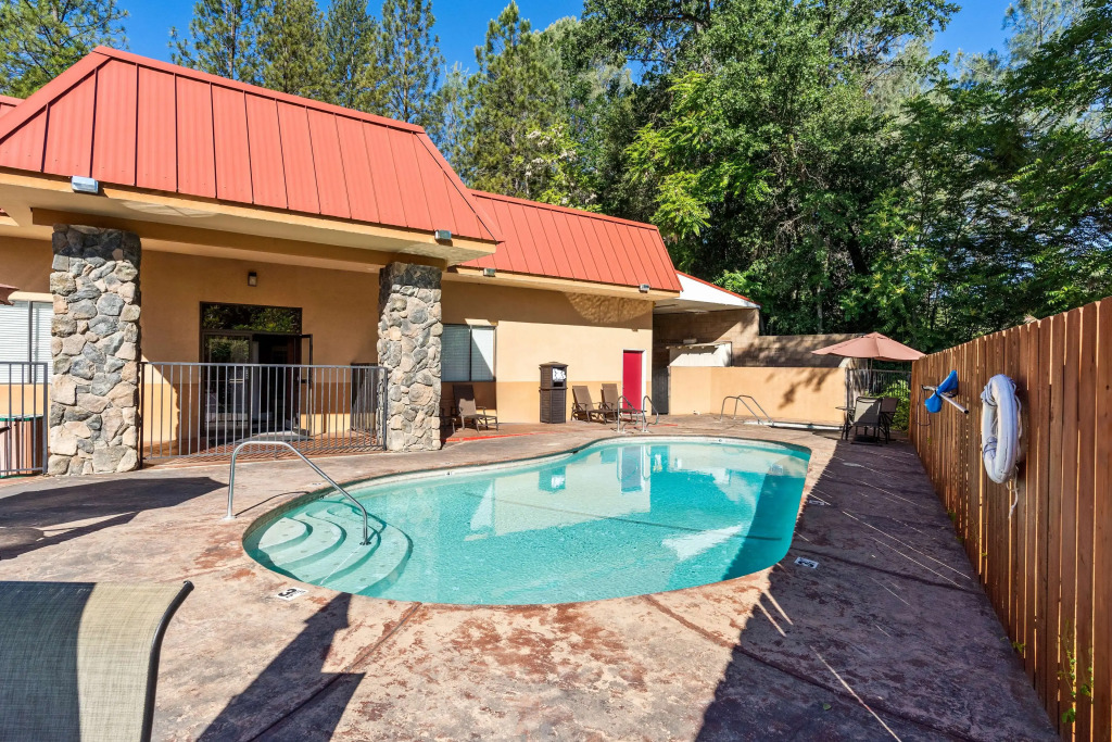 Best Western Plus Yosemite Way Station