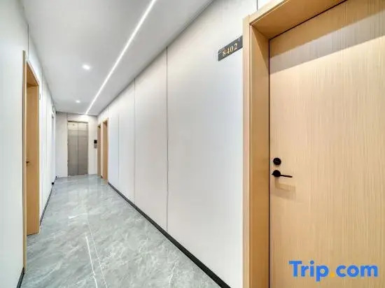 Yizhong Hotel (Hangzhou West Lake Lakeside Zhonghe North Road Subway Station)