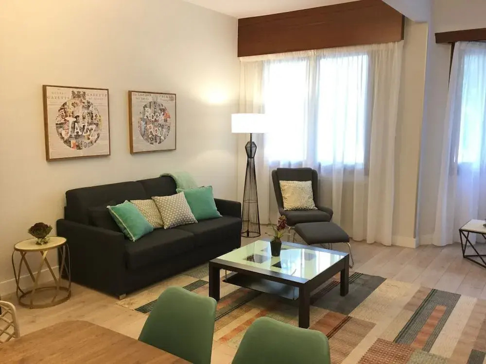 Euskalduna by Forever Rentals. 2 Bedroom Apartment With Wifi. Gran Via