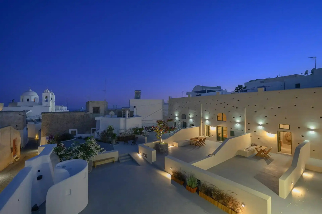Elements Cave Suites