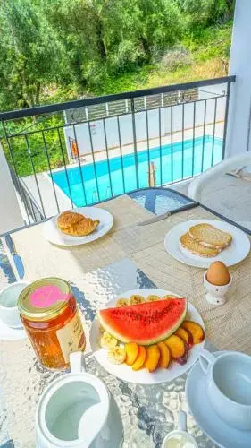 Zeus Pool Apartments