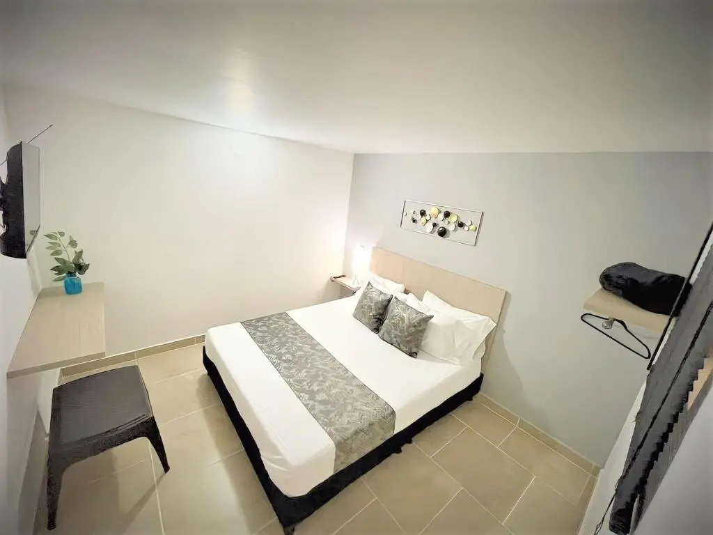 Hotel 12 Nights