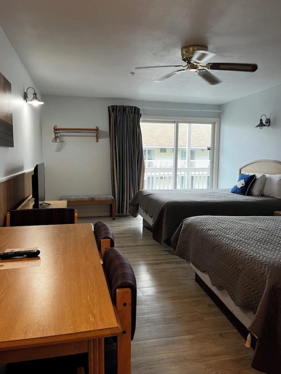 Mainsail Inn & Cottages