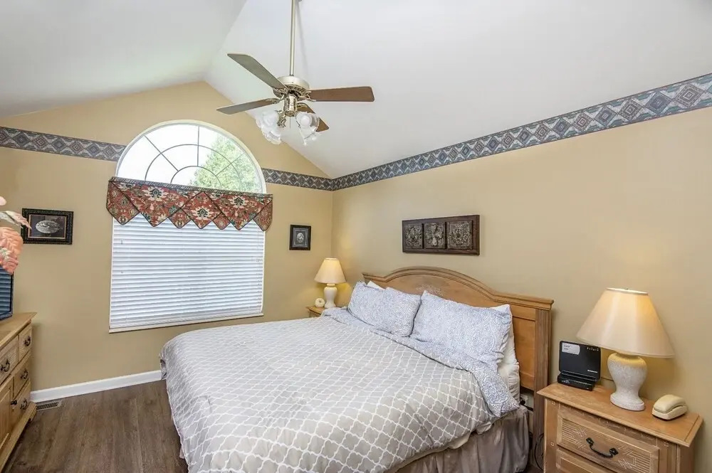 Our Tennessee Mountain Home - Great Location! Close To All The Action! 2 Bedroom Cabin by RedAwning