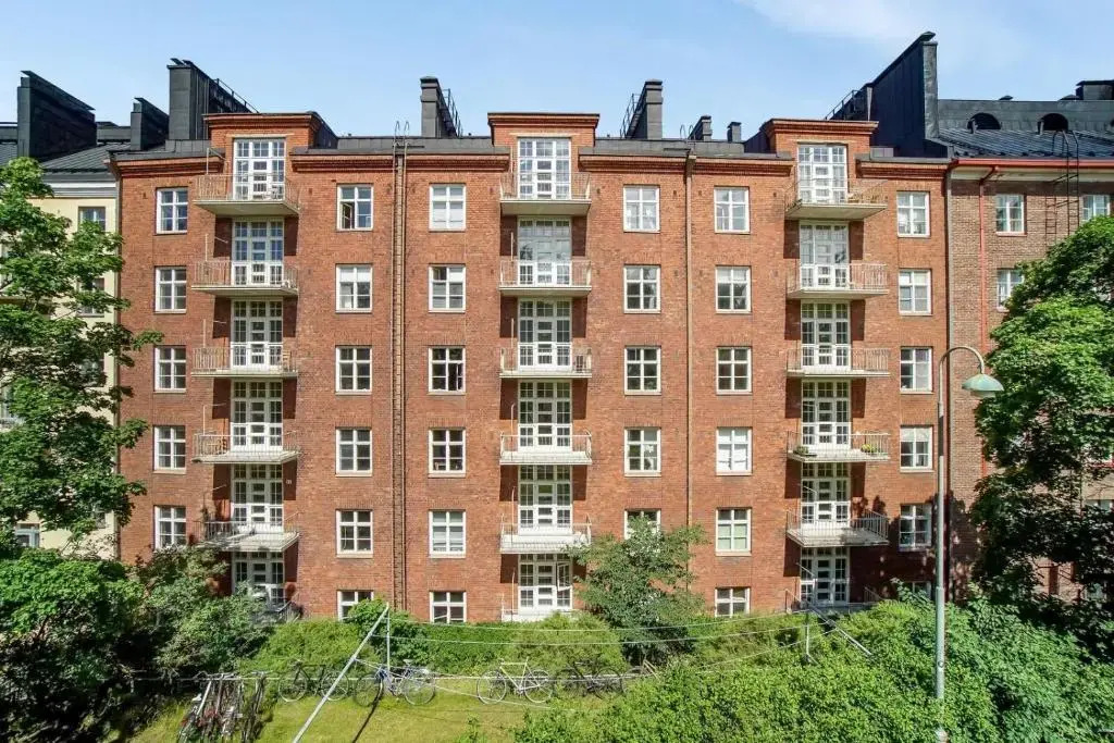 Bright one-room studio in the heart of Kallio