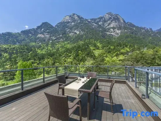 Xiangyuan Yungu Holiday Hotel