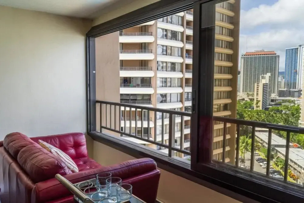 Discovery Bay One Bedroom Condos with Kitchen & Free Wifi