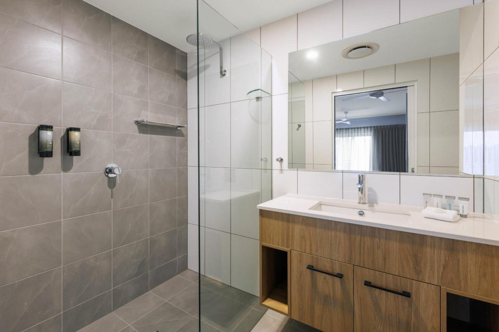 Best Western Plus North Lakes Hotel