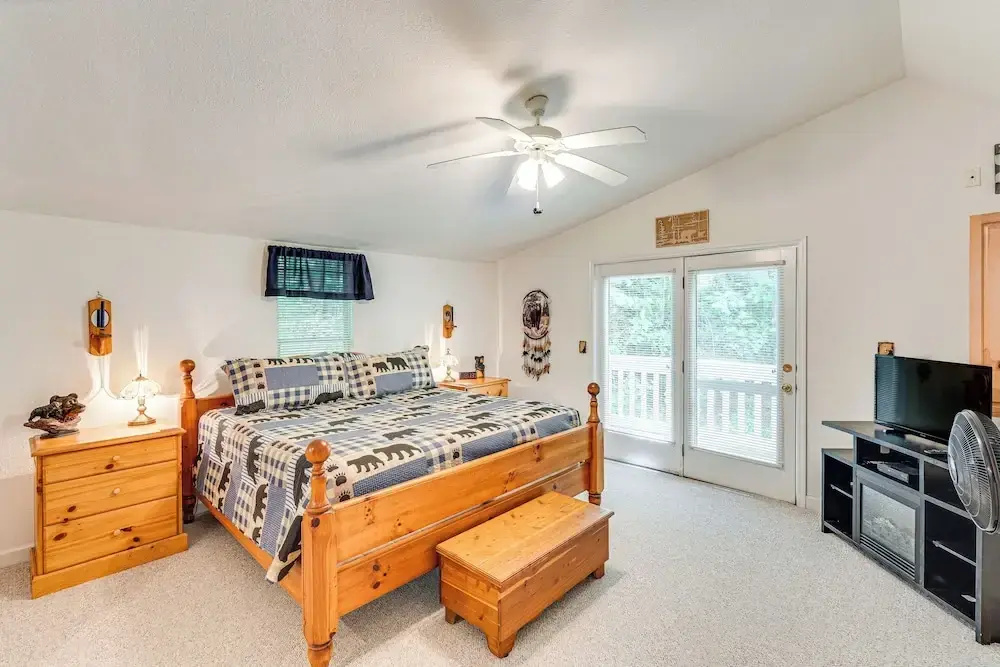 Secluded Cabin w/ Porch - 7 Miles to Lake Chatuge!