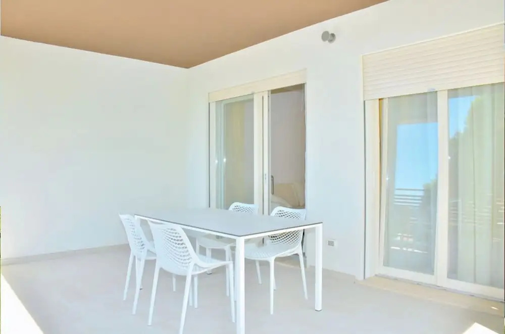 Sunny and Bright Beautiful Apartment