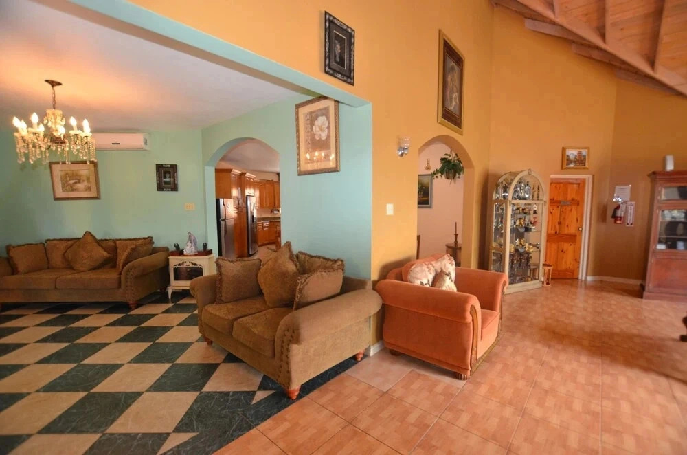 Spacious 6 BR Villa with Pool - Montego Bay - PRJ 1246