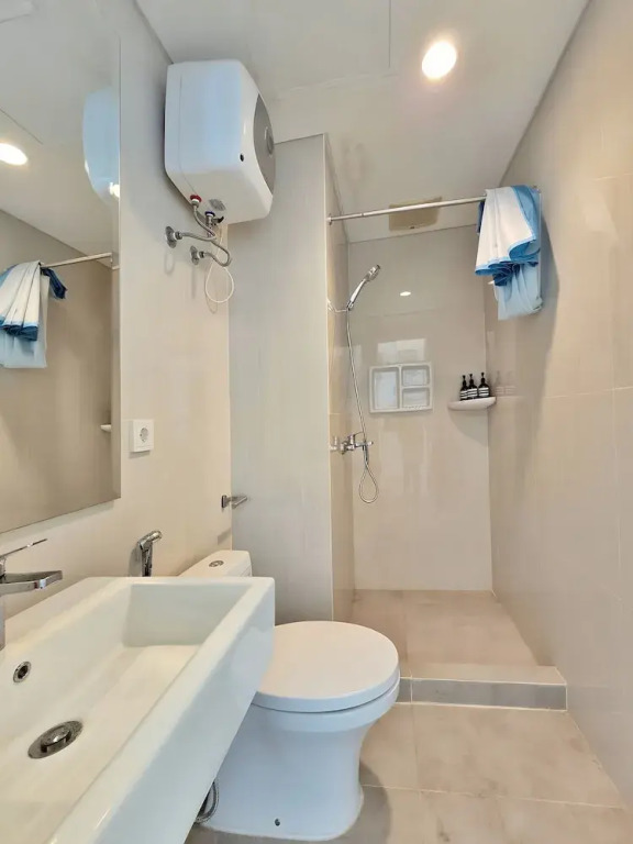 Amethyst By SanLiving - 3BR & 1 Maid Room - Central Park Mall