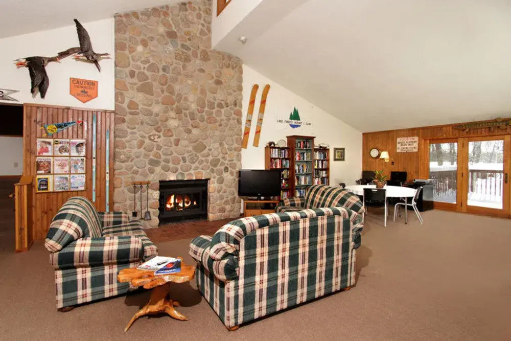 Lake Forest Resort & Club