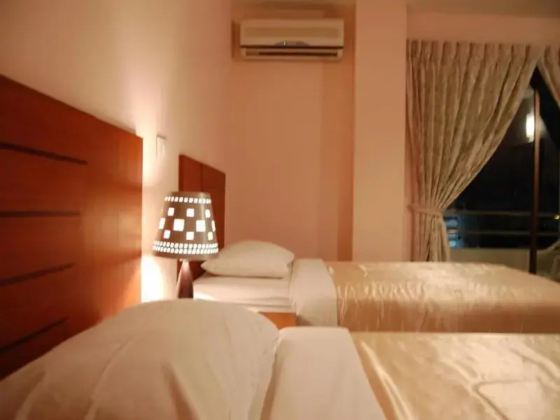 Baan Manthana House