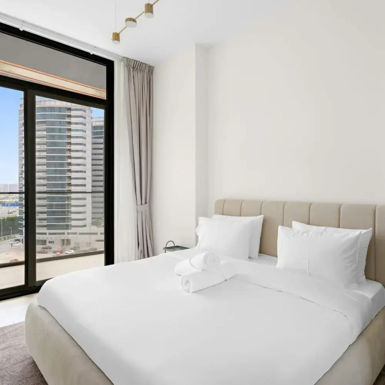 Stunning Modern 3BR Apartment in JVC