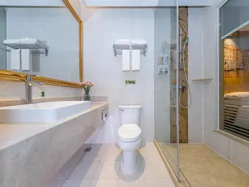 Vienna Hotel (Wuhan Tianhe Airport Penglongcheng Ju Long Avenue Branch)