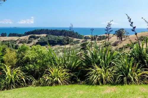 Crescent Villa - Stay Waiheke