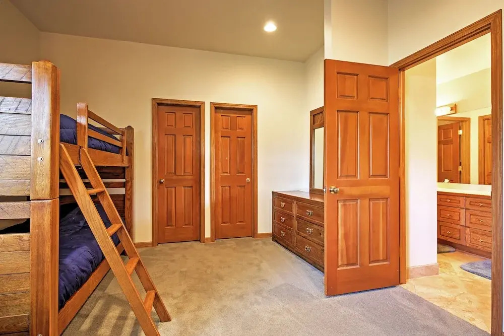 Spacious Home W/mtn Views, 2Mi to Steamboat Resort