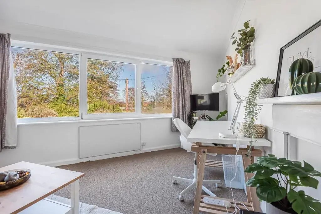 2 Bed in Historic Tonbridge - 35 Mins From London