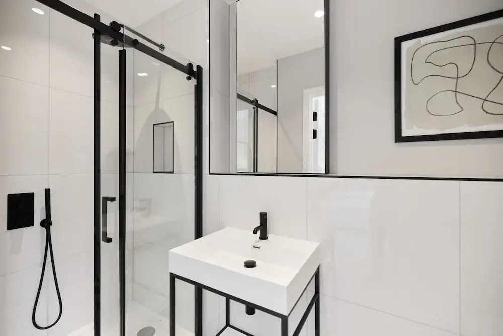 The Brondesbury Hideaway - Stylish 3bdr Flat With Balcony + Parking