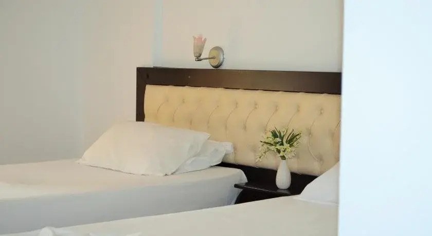 J & B Hotel