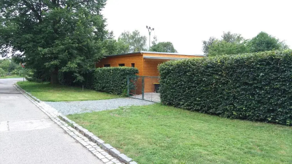 Apartman pod lipou - samostatny objekt - carport