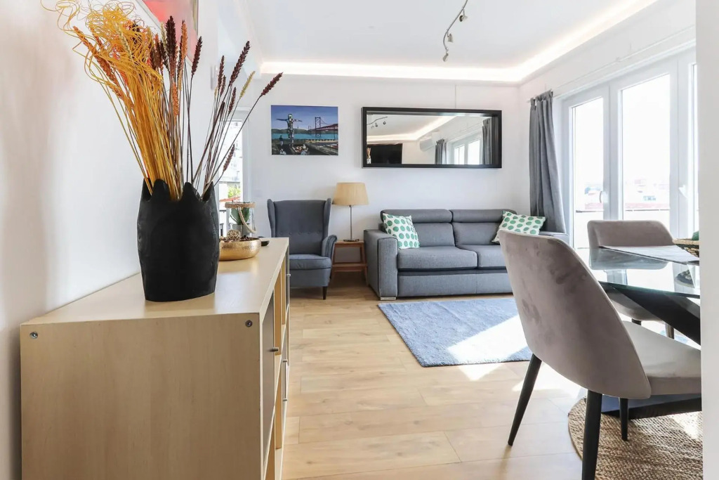 Apartment 66