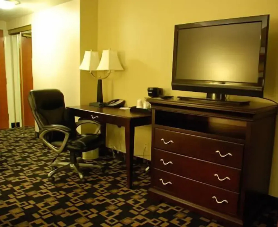 The Plaza Hotel & Suites Winona