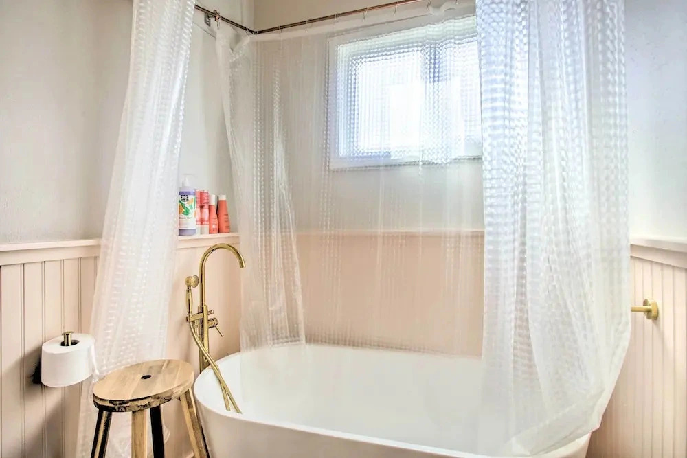Half-Mi to French Quarter: Rustic NOLA Home