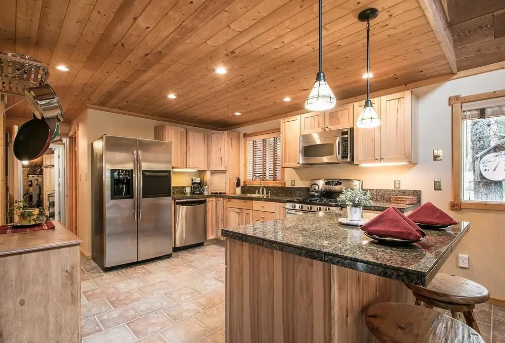 Log Hauler Haus Apartment 3 NW Comfy Cabins