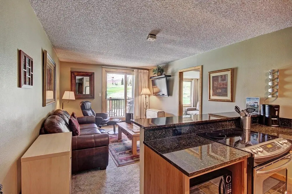 Amazing Ski in-out Condo With Mountain Views - FP114 by RedAwning