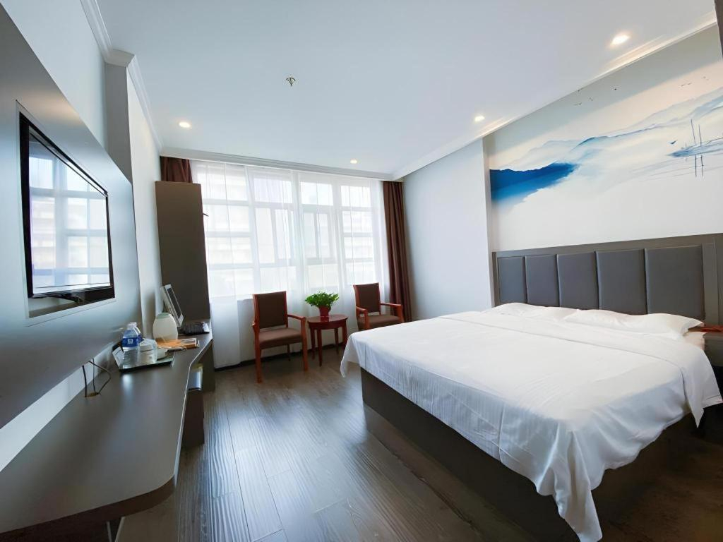 GreenTree Inn HanZhong Railway Station BeiYiHuan Road Express Hotel