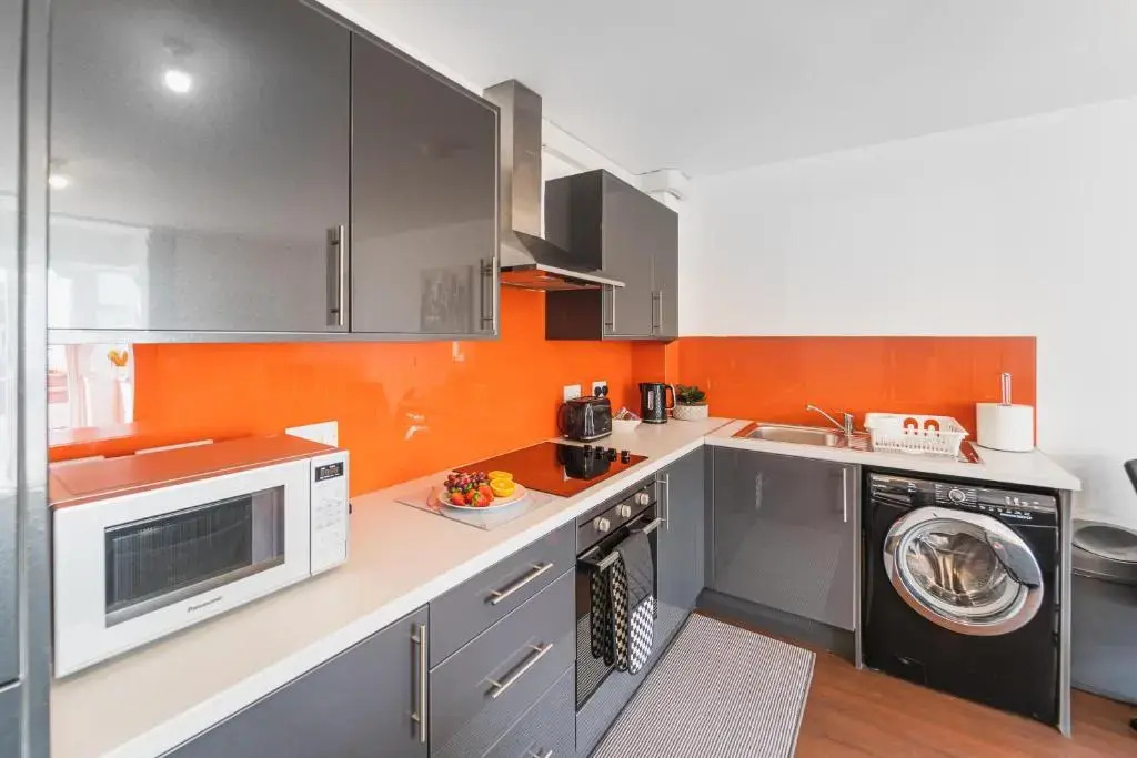Lovely 2 beds -Ground Floor Apartment - free parking ,wifi - Southampton.