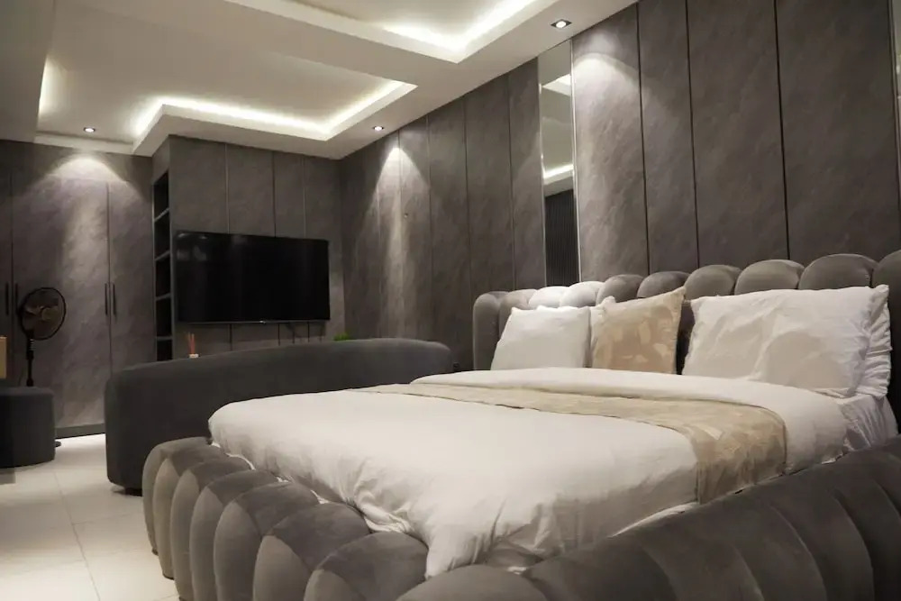 Mo's Place by Zuno Homes