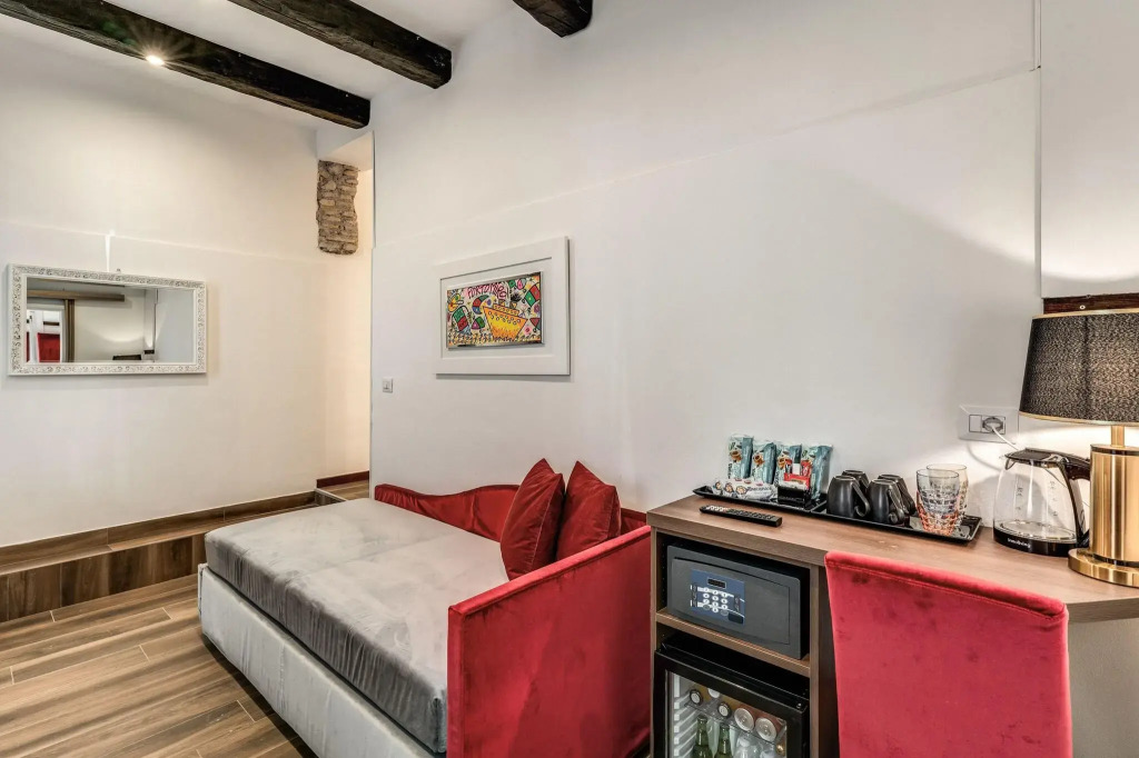Tritone Top House